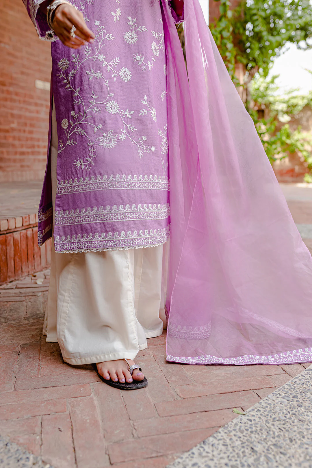 Afsanah - Image 6
